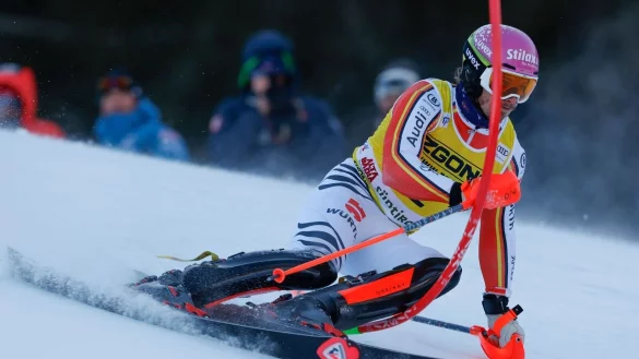 Hadert mit mangelndem Selbstvertrauen: Linus Straßer. - © Alessandro Trovati/AP/dpa