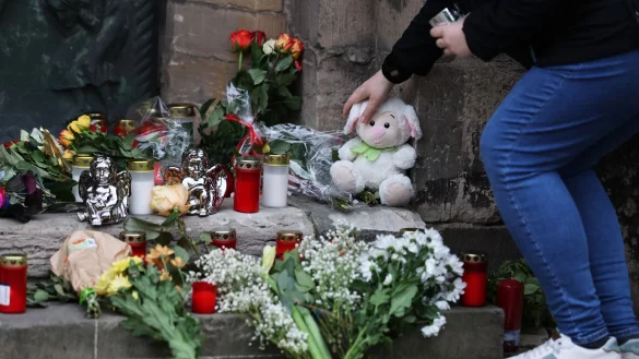 Nach der Todesfahrt in Magdeburg: Die Sicherheit der NRW-Weihnachtsmärkte steht im Fokus. - © Jan Woitas/dpa