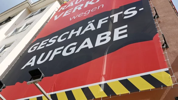 Tausende Unternehmen geben auf - vor allem kleine Firmen. (Archivbild) - © Bernd Weißbrod/dpa