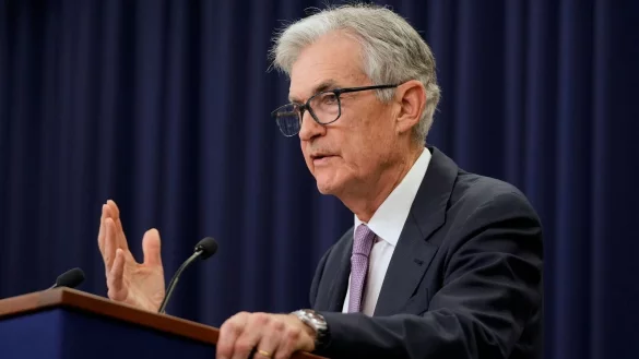Fed-Chef Powell erkl&auml;rt die Zinsentscheidung. - &copy; Mark Schiefelbein/AP/dpa