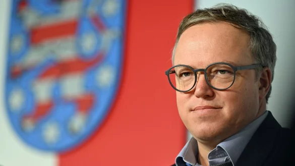 Mario Voigt (CDU) will Ministerpräsident des Freistaats Thüringen werden. - © Martin Schutt/dpa