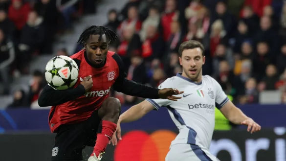 Frimpong unterstützt die Offensive. - © Rolf Vennenbernd/dpa