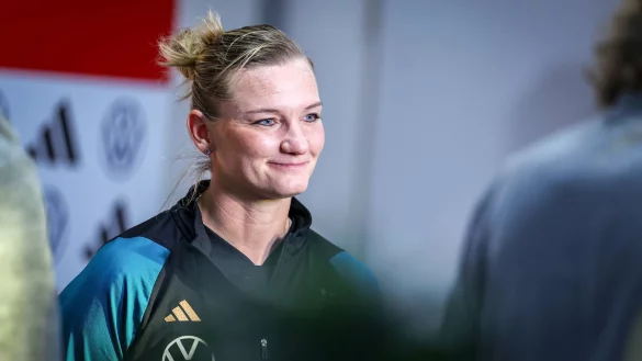 Ein letztes Mal im Rampenlicht: Kapit&auml;nin Alexandra Popp verabschiedet sich aus der Nationalelf. - &copy; Christoph Reichwein/dpa