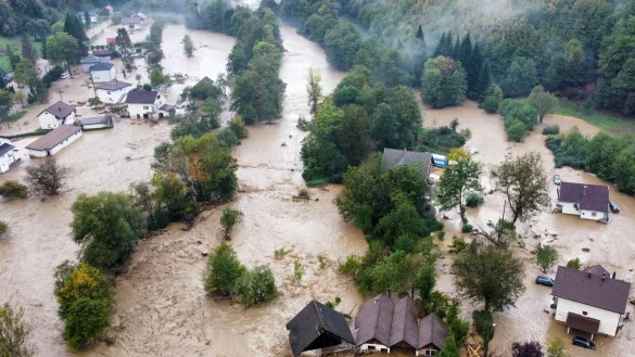 Bei Überschwemmungen und Erdrutschen in Bosnien-Herzegowina kamen mindestens 18 Menschen ums Leben (Foto aktuell). - © Robert Oroz/AP