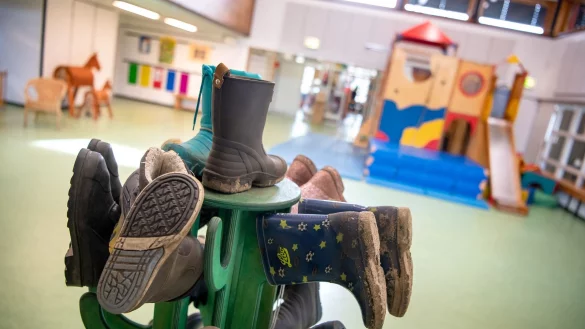Der Bedarf an Betreuungspl&auml;tzen d&uuml;rfte sich im Osten und Westen Deutschlands der Studie zufolge unterschiedlich entwickeln. (Symbolbild) - &copy; Sina Schuldt/dpa