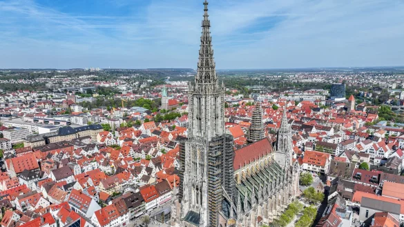 Bye bye Titel: Bald hat Ulm nicht mehr den h&ouml;chsten Kirchturm der Welt. (Archivbild) - &copy; Jason Tschepljakow/dpa