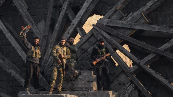 Die islamistischen Rebellen rücken in Syrien rasant vor. - © Omar Albam/AP/dpa