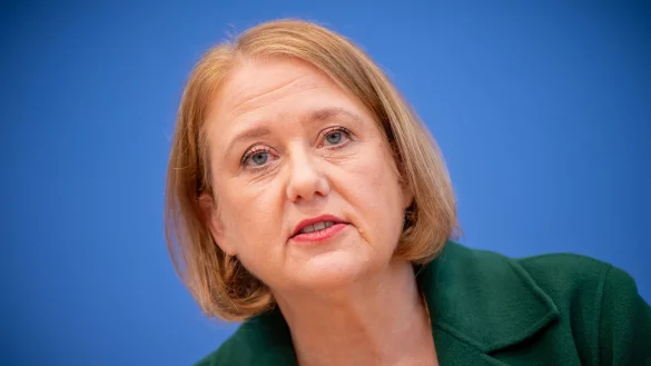 Frauenministerin Paus will den Besitz von Gewaltdarstellungen strafbar machen. (Archivbild) - © Michael Kappeler/dpa