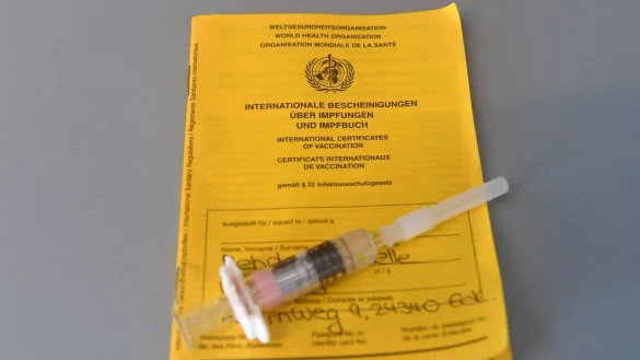 Zum Schutz vor Polio werden allen Kindern in Deutschland drei Impfdosen empfohlen (Symbolbild). - © Carsten Rehder/dpa