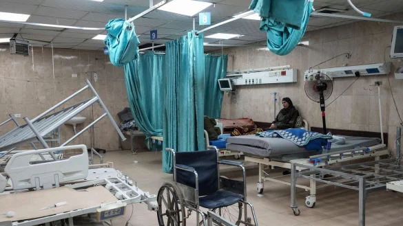 Israel greift immer wieder Krankenhäuser im Gazastreifen an, weil sich darin Hamas-Kämpfer verstecken sollen. (Archivbild) - © Abdel Kareem Hana/AP/dpa