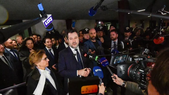 Italiens Vize-Ministerpräsidenten Salvini war Freiheitsberaubung und Amtsmissbrauch vorgeworfen worden. - © Salvatore Cavalli/AP/dpa