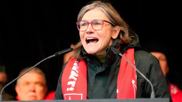 IG-Metall-Chefin Christiane Benner verlangt eine europäische Industriepolitik. (Archivbild) - © Martin Meissner/AP POOL/dpa