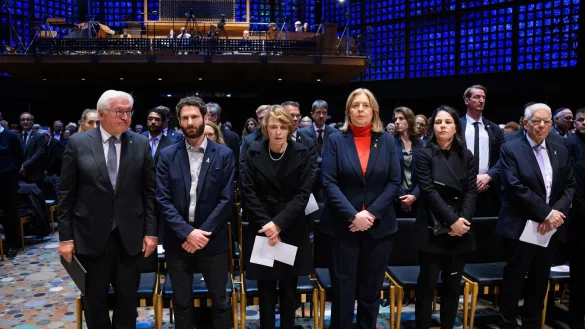Bundespr&auml;sident Frank-Walter Steinmeier hofft auf ein Ende der Gewalt im Nahen Osten. - &copy; Bernd von Jutrczenka/dpa Pool/dpa