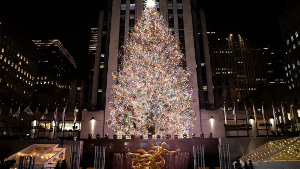 Weihnachten in New York: Die Ferien f&uuml;r Sch&uuml;lerinnen und Sch&uuml;ler beginnen dank eines Zw&ouml;lfj&auml;hrigen nun fr&uuml;her und nicht erst am 24. Dezember (Foto: Illustration) - &copy; John Minchillo/AP/dpa