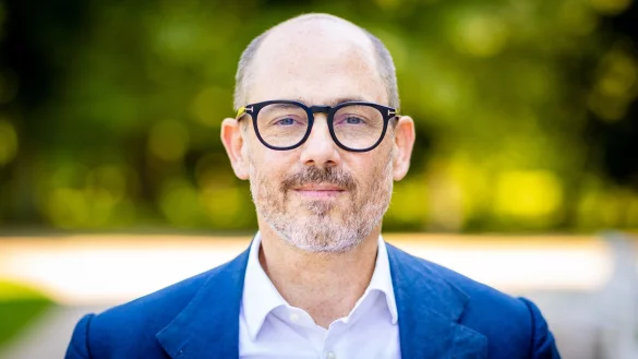 Edward Berger ist durch seine Mutter Schweizer und durch den Vater &Ouml;sterreicher - sein neuer Film &laquo;Konklave&raquo; startet am 21. November im Kino. - &copy; Moritz Frankenberg/dpa