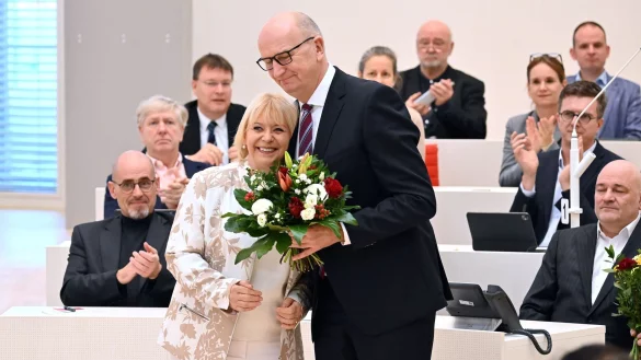 Erst im zweiten Wahldurchgang bekam Ministerpräsident Dietmar Woidke die erforderliche Mehrheit. - © Sebastian Christoph Gollnow/dpa