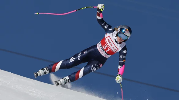 Voll in Aktion: Lindsey Vonn. - © Marco Trovati/AP/dpa