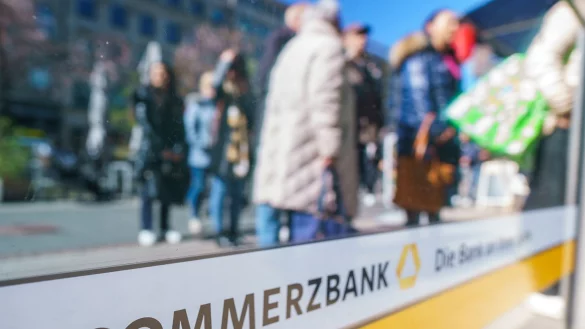 Beratung in Filialen soll besser werden (Archivbild) - &copy; Andreas Arnold/dpa