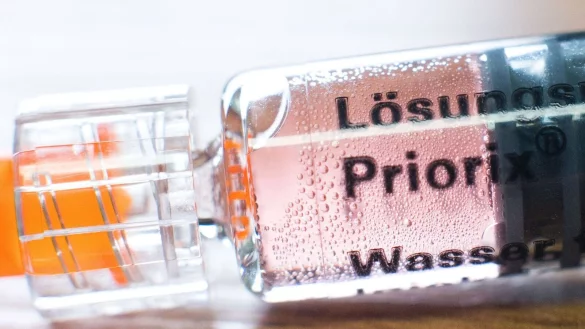 Masern sind hoch ansteckend und k&ouml;nnen zu ernsthaften Komplikationen f&uuml;hren. Zwei Impfungen im Kindesalter bieten lebenslangen Schutz. - &copy; Julian Stratenschulte/dpa/dpa-tmn