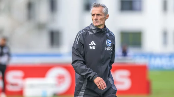 Auftakt auf Schalke: Kees van Wonderen hat sein erstes Training in Gelsenkirchen geleitet. - &copy; Tim Rehbein/dpa