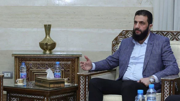 Al-Scharaa traf sich in Damaskus erstmals seit dem Umsturz in Syrien mit US-Diplomaten. (Archivbild) - &copy; Uncredited/SANA via AP/dpa