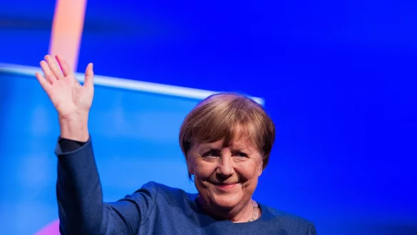 Angela Merkel sprach bei ihrer Lesung in Köln auch über Frauenpolitik. - © Rolf Vennenbernd/dpa-Pool/dpa