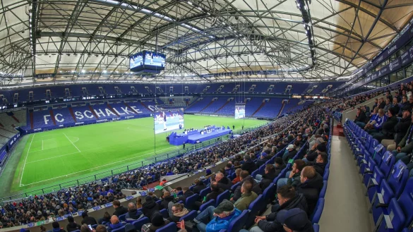 Der FC Schalke 04 kommt bei seinen Plänen einer Fördergenossenschaft weiter voran. - © Tim Rehbein/dpa