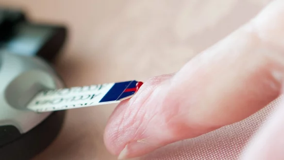 Wie steht\\\'s um den Blutzucker? Messger&auml;te helfen Diabetikerinnen und Diabetikern, diesen gut im Blick zu haben. - &copy; Franziska Gabbert/dpa-tmn