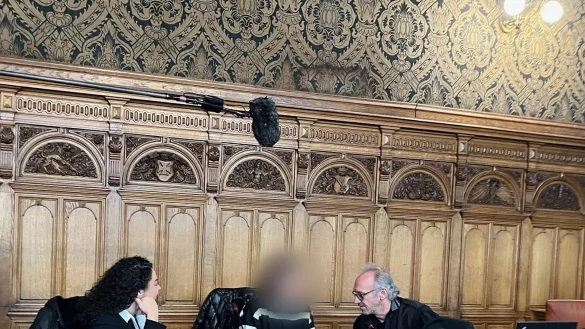 Die 32 Jahre alte Angeklagte soll mehr als acht Millionen Euro aus den R&auml;umen eines Geldtransportunternehmens in Bremen gestohlen haben - bald k&ouml;nnte vor dem Landgericht Bremen das Urteil gesprochen werden. - &copy; Helen Hoffmann/dpa