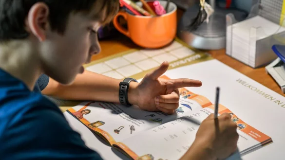 Weniger Stress mit Zeitmanagement: Ein strukturierter Wochenplan hilft Kindern, ihren Alltag besser zu organisieren und Stress zu vermeiden. - &copy; Kirsten Neumann/dpa-tmn