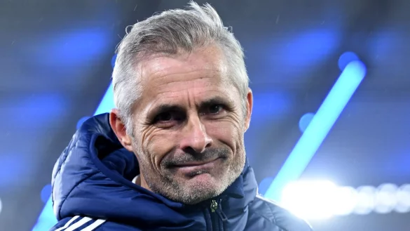 Schalke-Coach van Wonderen ist wieder zuversichtlicher. - © David Inderlied/dpa