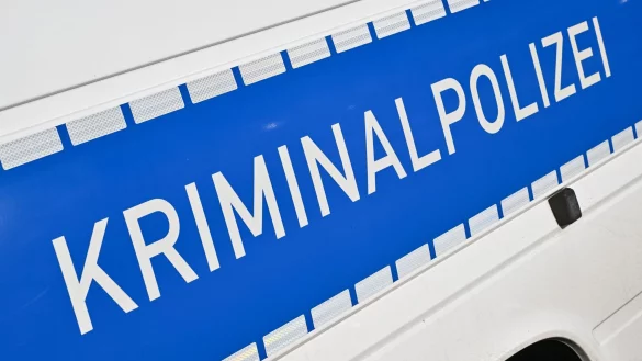 Die Kriminalpolizei ermittelt nach Sprengung eines Geldautomaten in Leverkusen. (Illustration) - © Patrick Pleul/dpa