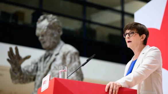 Die SPD will laut Saskia Esken konkrete Steuerberechnungen im &laquo;Regierungsprogramm&raquo; vorlegen. - &copy; Bernd von Jutrczenka/dpa