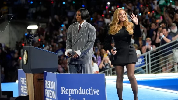 Beyonc&eacute; (rechts im Bild) sagte, Harris stehe f&uuml;r die Einheit, die die USA gerade brauchten. - &copy; Susan Walsh/AP/dpa