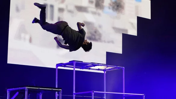 Gewagte Spr&uuml;nge, Tanz und Fahrrad-Stunts - die Proben f&uuml;r die Artistik-Show &laquo;Urbanatix&raquo; haben begonnen. - &copy; Ursula Kaufmann/Urbanatix/dpa