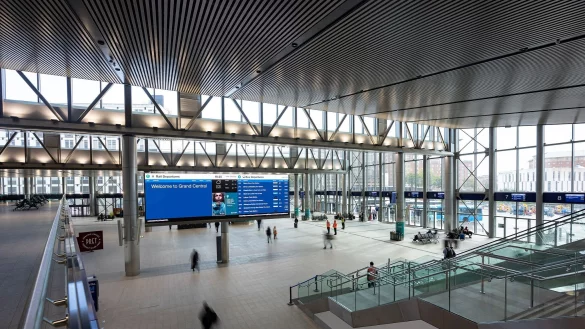 Die neue Grand Central Station in Belfast: Das moderne Verkehrszentrum soll Reisenden auch Komfort und kulturelle Angebote bieten. - &copy; Tourism Ireland/dpa-tmn