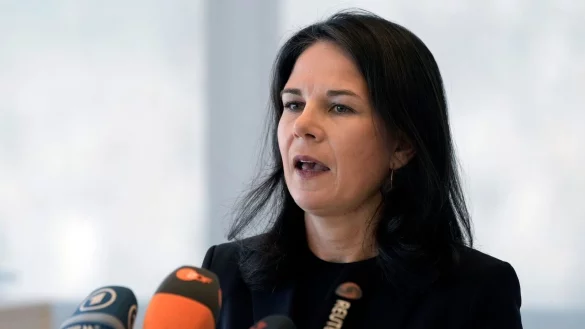 Baerbock joggt nach einer turbulenten Woche durch Berlin. - &copy; Bilal Hussein/AP/dpa