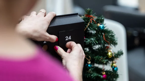 24 Vorweihnachtsgeschenke: Adventskalender als Ersatz f&uuml;r das Geschenk unterm Baum liegen im Trend. - &copy; Hannes P. Albert/dpa