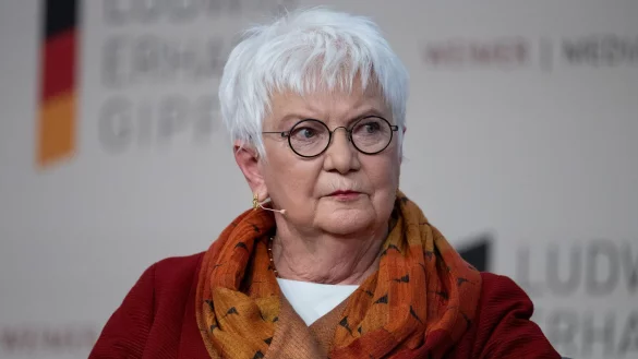 Gerda Hasselfeldt, Präsidentin des Deutschen Roten Kreuzes, erklärt, wie wichtig Erste-Hilfe-Kurse sind. (Archivbild) - © Sven Hoppe/dpa