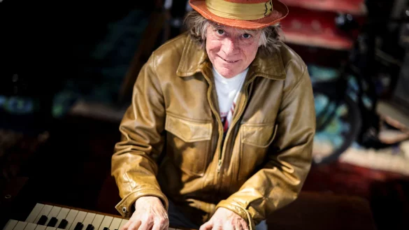 KI sollte Helge Schneider zufolge nicht in die Kunst einziehen. - &copy; Christoph Reichwein/dpa