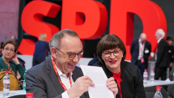 Norbert Walter-Borjans und Saskia Esken beim SPD-Bundesparteitag. - &copy; Kay Nietfeld/dpa