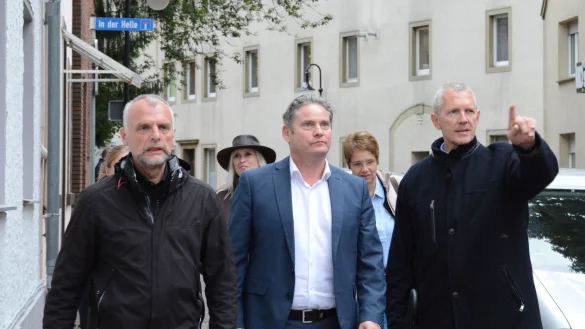 MdB Stefan Zierke mit Stadtteilmanager Thorsten F&ouml;rsterling (links) und B&uuml;rgermeister Stefan Rother (rechts). - &copy; Tanja Watermann