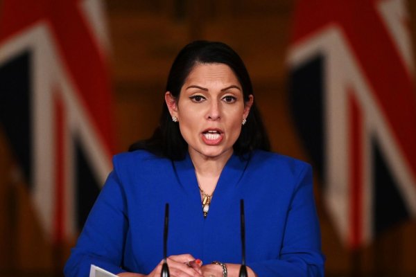 Großbritanniens Innenministerin Priti Patel - © Foto: Leon Neal/Getty Pool/AP/dpa