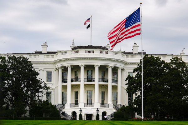 Die US-Regierung schränkt die Bewegungsfreiheit von Journalisten auf dem Gelände des Weißen Hauses weiter ein. - © Julia Demaree Nikhinson/AP/dpa