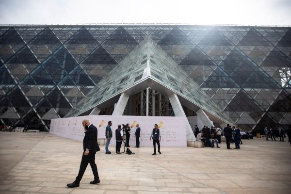 Zur Eröffnung sind Staats- und Regierungschefs aus aller Welt angereist. - © Gehad Hamdy/dpa