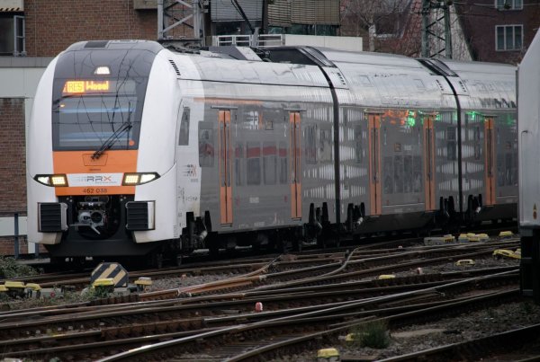 Etwa jeder sechste Streckenkilometer in Nordrhein-Westfalens Nahverkehr entfällt auf das private Zugunternehmen National Express. (Archivbild) - © Henning Kaiser/dpa