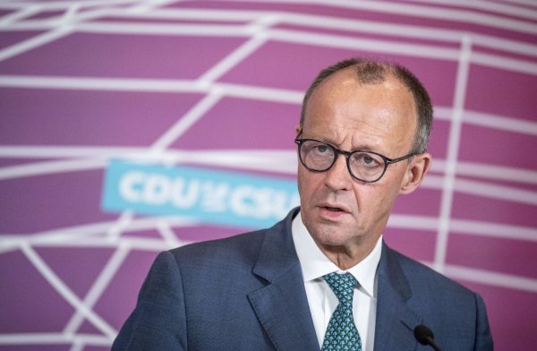 «Dringlichkeit, jetzt auch in der Frage der Migration zu schnellen Entscheidungen zu kommen, hat sich noch mal erhöht»: Friedrich Merz. - © Michael Kappeler/dpa