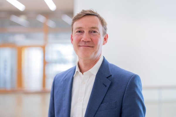 Nach nur 14 Monaten als Vorstandssprecher dürfte bald Schluss sein: Dennis Grimm verlässt bald wohl Thyssenkrupps Stahlsparte. - © Rolf Vennenbernd/dpa