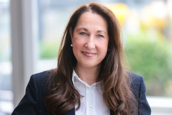 Iris Stalzer will ihr Amt als neue Bürgermeisterin der Stadt antreten. (Archivbild) - © Bernd Henkel/dpa