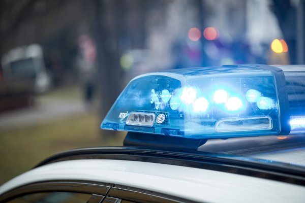 Alarmiert wurde die Polizei von einer Zeugin. (Symbolbild) - © Daniel Vogl/dpa